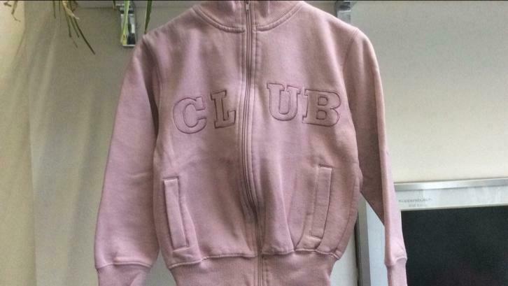 Beau cardigan vieux rose. 128., Enlèvement ou Envoi, Pull ou Veste, Comme neuf, One by one