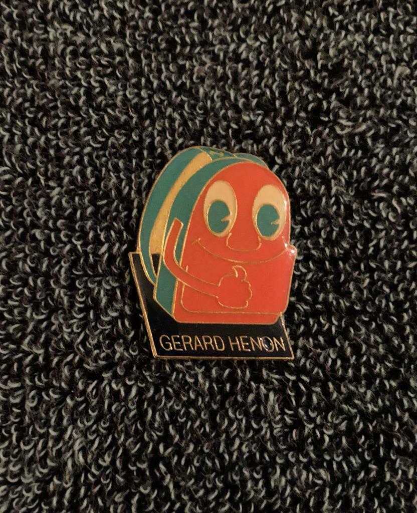 PIN - GERARD HENON - MAROQUINERIE, Envoi, Utilisé, Marque, Insigne ou Pin's
