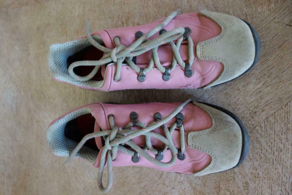 lage bergschoenen/wandelschoenen roze/grijs vibram zool mt35, Enlèvement ou Envoi, Comme neuf, Chaussures de sport, Fille