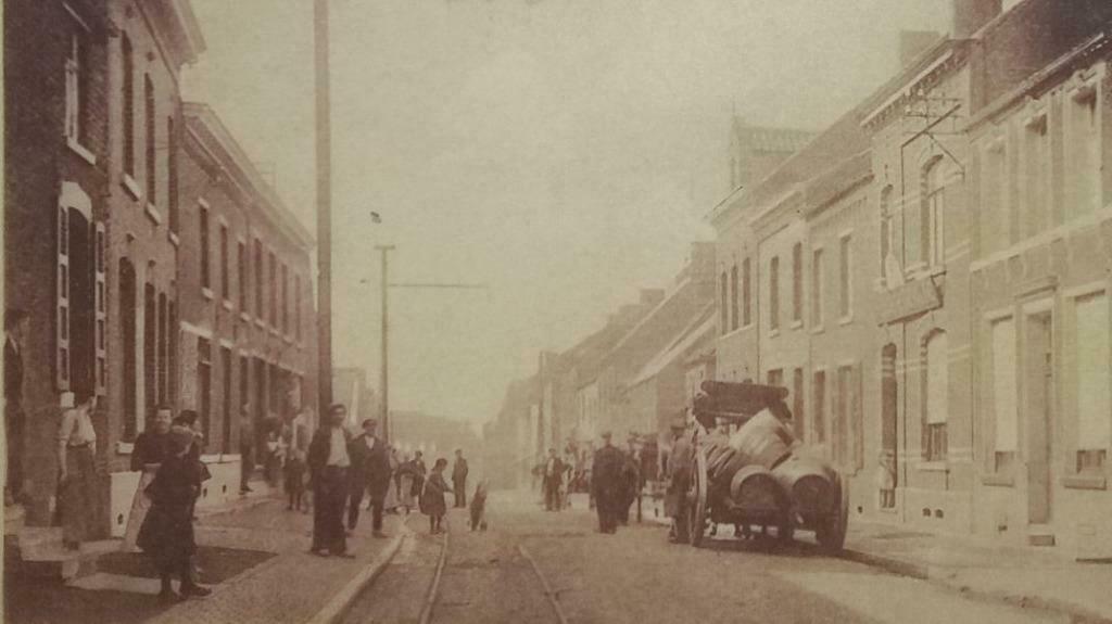 Carte Postale Quaregnon Rue de Mons Ville avec Attelage, Ophalen of Verzenden, 1920 tot 1940, Gelopen, Henegouwen