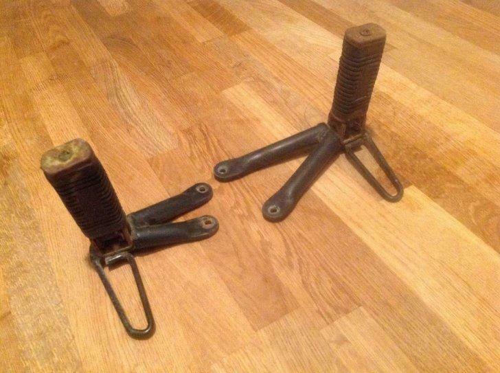 Reposes pieds arrières + supports cross / supermotard, Motos, Utilisé