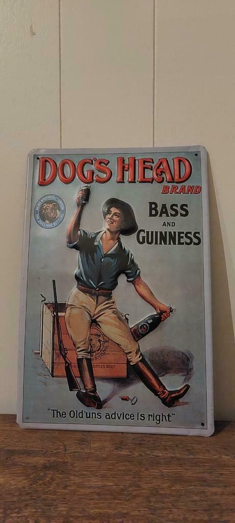 GUINNESS : Plaque en métal gaufré, Collections, Marques de bière, Enlèvement ou Envoi, Neuf, Panneau, Plaque ou Plaquette publicitaire