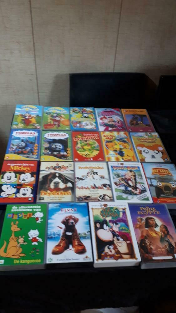 18 VHS kinderfilms, Enlèvement