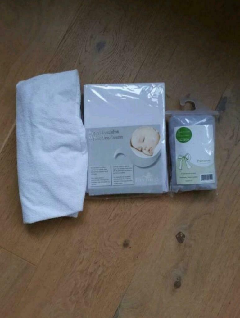 Nouveau - Draps housse lit bébé blanc et gris 140 x 70 cm, Enlèvement ou Envoi, Neuf, Lit