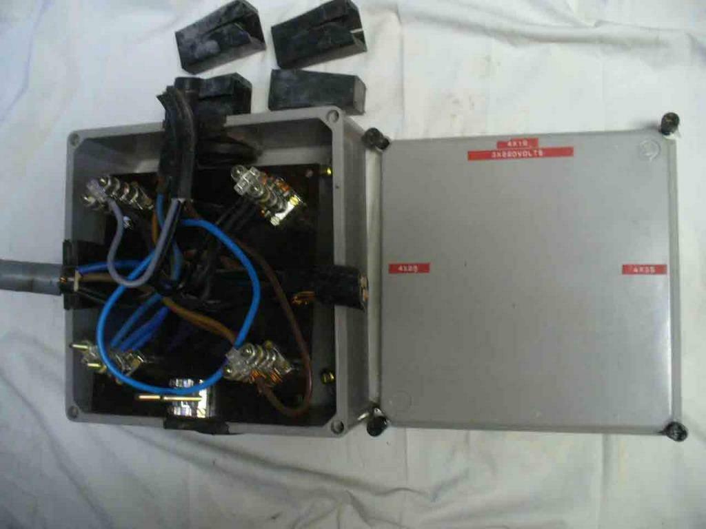 coffret étanche de liaisons;  borniers pour câbles 4 x 35², Bricolage & Construction, Électricité & Câbles, Enlèvement ou Envoi