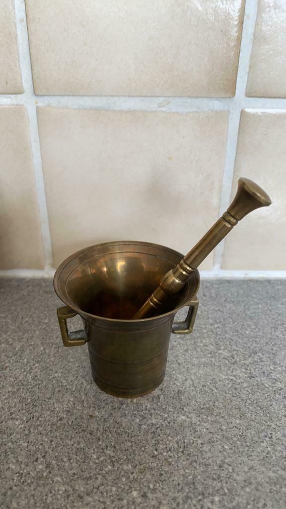 Oude kleine messing vijzel 5 cm bij 6 cm zeer goede staat, Huis en Inrichting