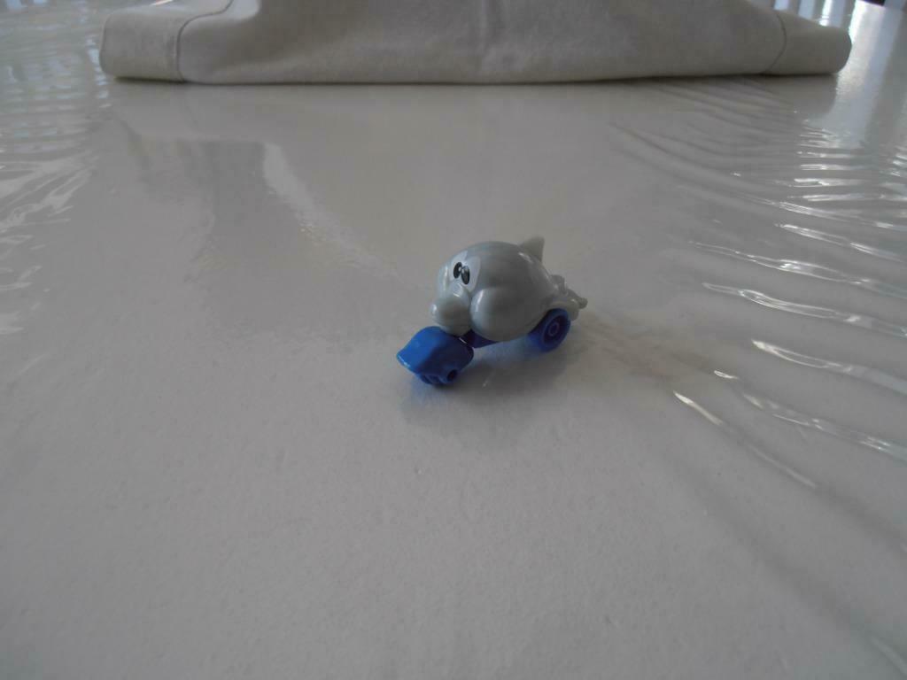 Figurine "Voiture Dauphin – K00 n 84" – KINDER/FERRERO 2000, Collections, Œufs à surprise, Utilisé, Numéros K, Enlèvement ou Envoi