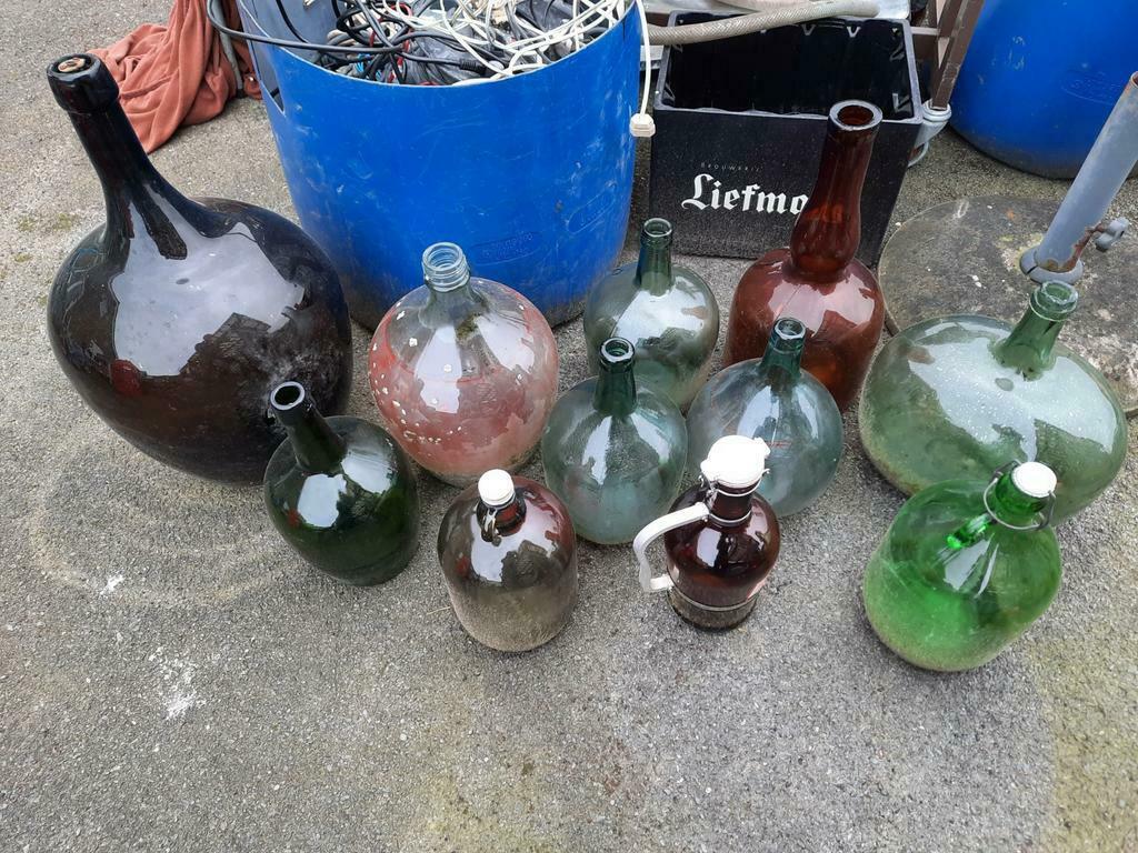 Bouteilles de vin, différents types de contenus. Dame Jeanne, Enlèvement ou Envoi