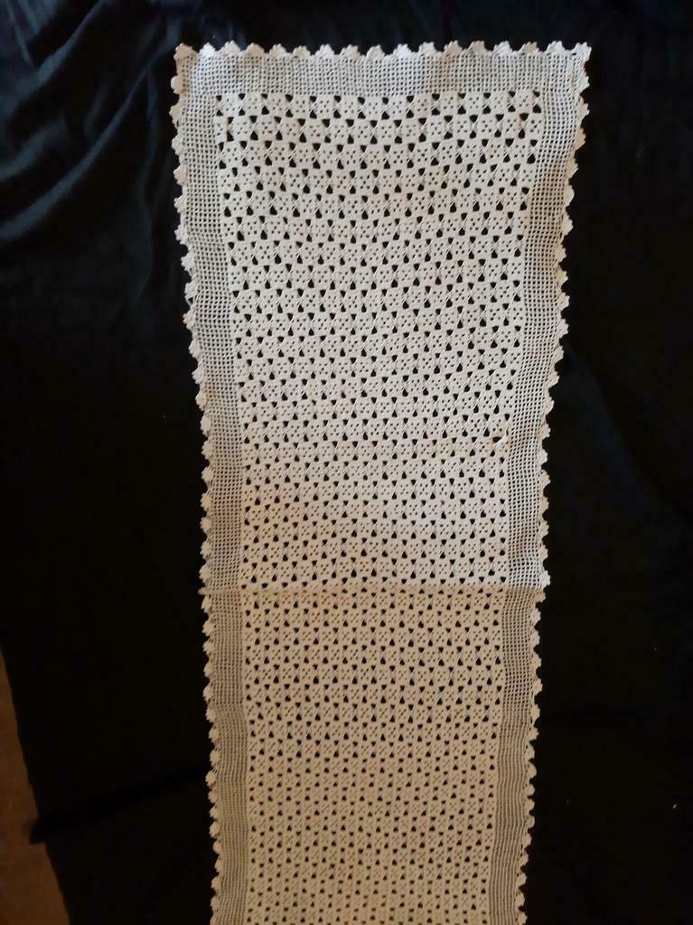 La nappe carré fait à la main, Enlèvement