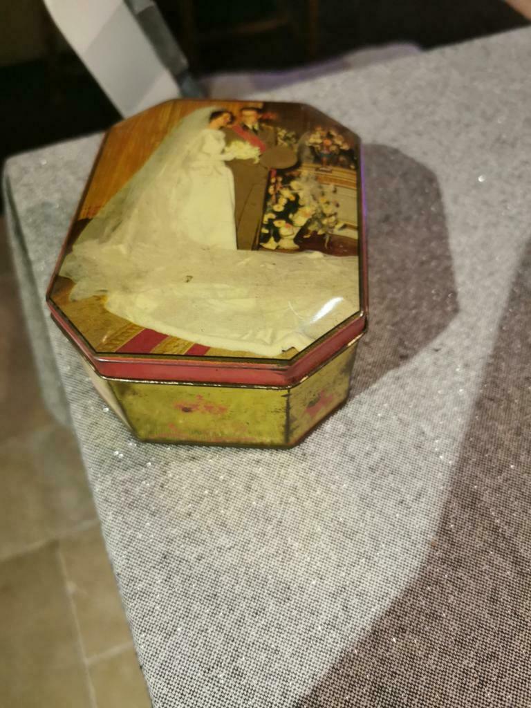 Très ancienne boite en tôle Boudewijn & Fabiola, Collections, Enlèvement ou Envoi, Utilisé