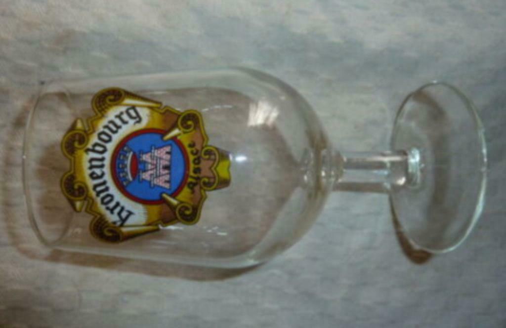 #C bier glas KRONENBOURG Alsace op voet 25cls, Ophalen of Verzenden, Nieuw, Bierglas