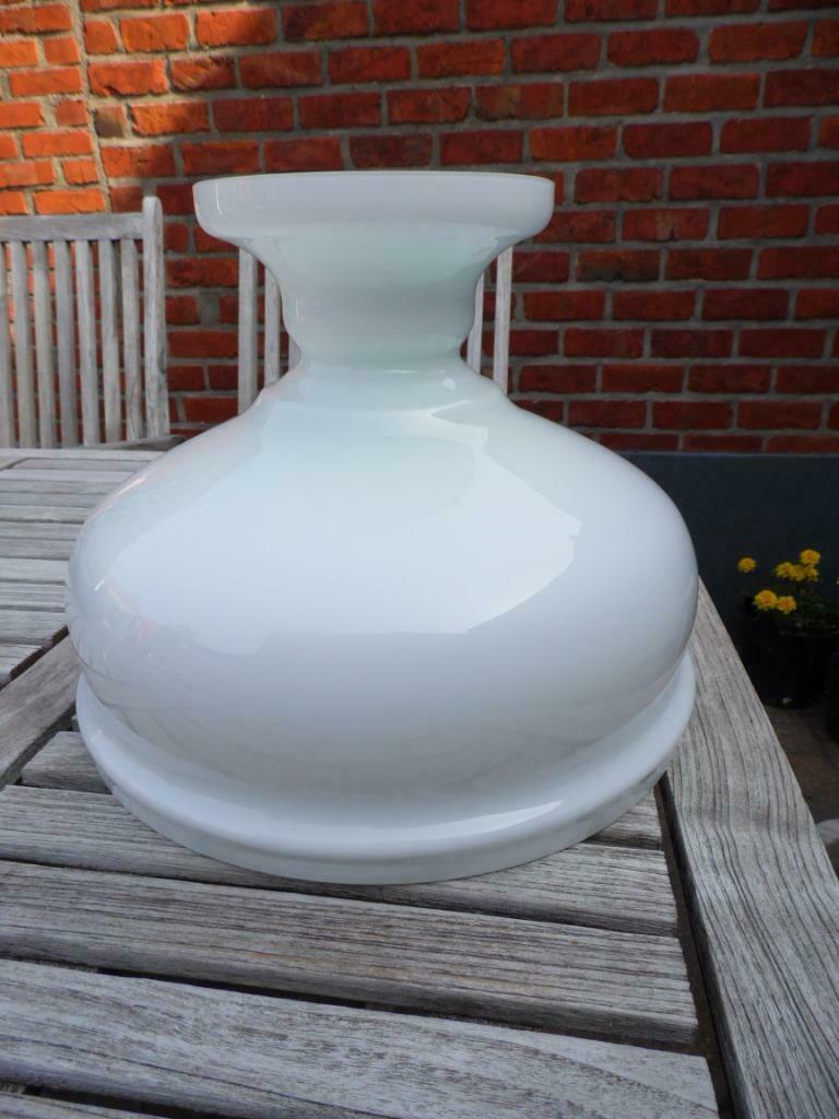 melkwit luchter glas, Ophalen