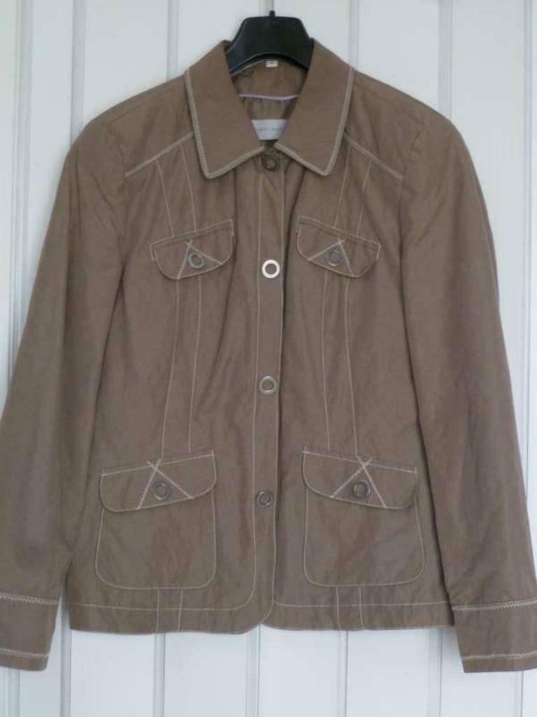 Damesvest, Ophalen, Zo goed als nieuw, Maat 38/40 (M), Beige