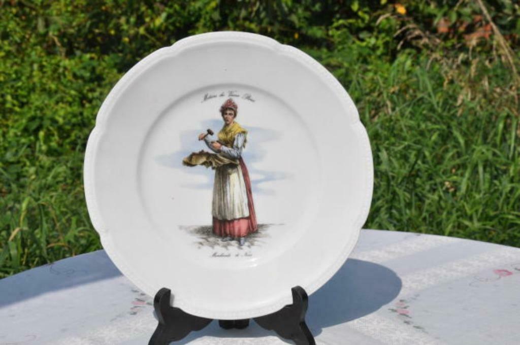 §assiette porcelaine vieux metiers paris marchand de noix, Antiquités & Art, Enlèvement ou Envoi