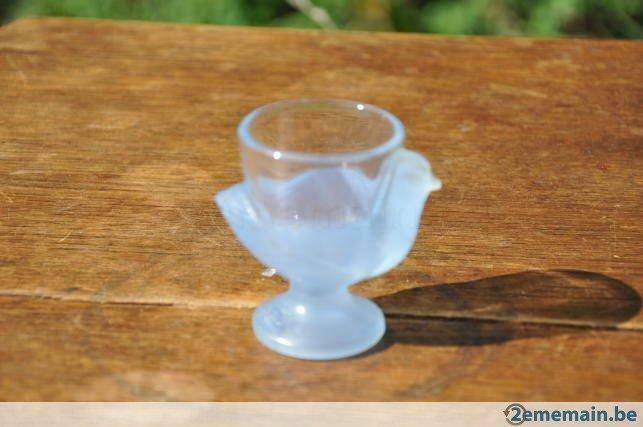 coquetier en verre bleu forme poule, Collections, Porcelaine, Cristal & Couverts, Utilisé, Enlèvement ou Envoi