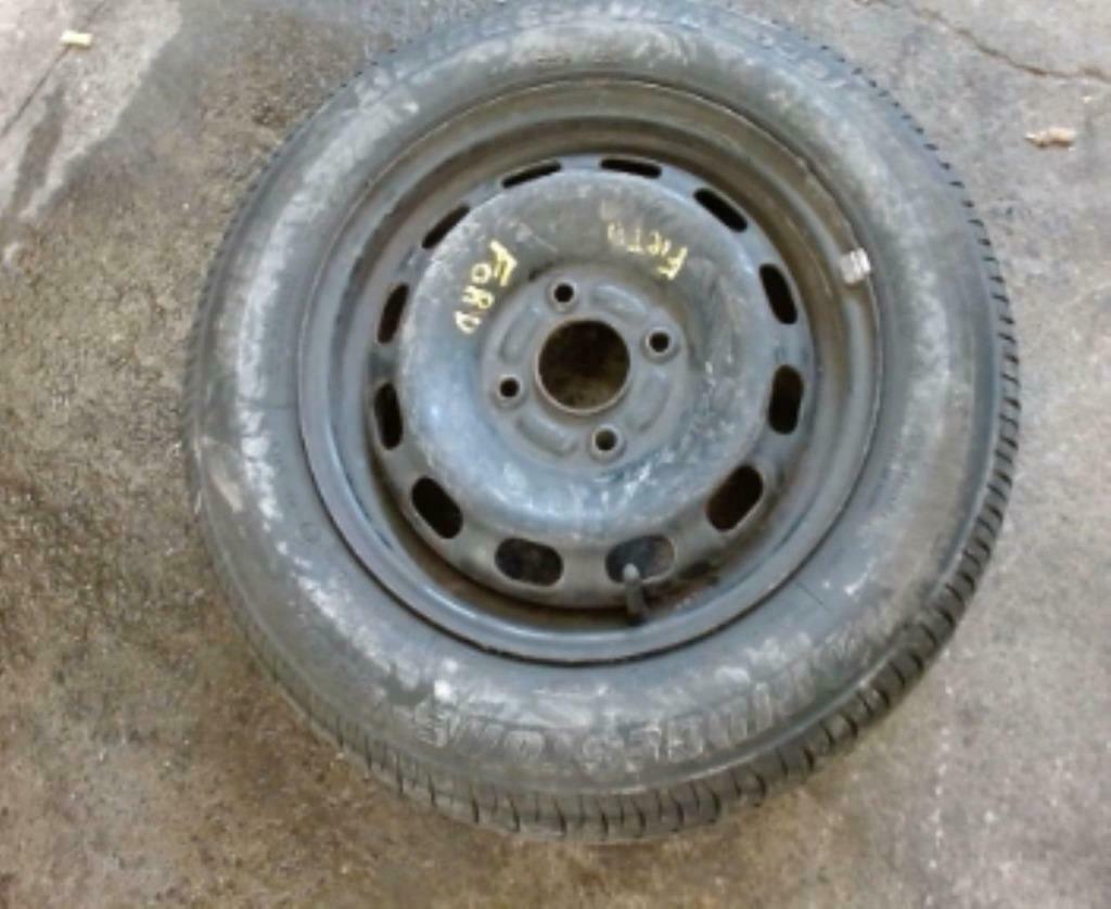 Roue Fiat Punto Evo 3 2009-2013 Brigestone  175/65/R14 82T, Enlèvement ou Envoi, Utilisé, Fiat