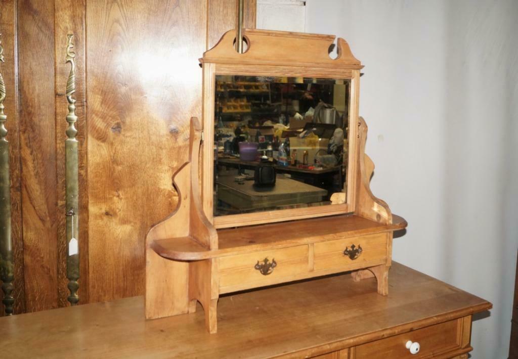 Antieke hangkastje in pitchpine met spiegel en lades H79 B84, Antiek en Kunst, Ophalen