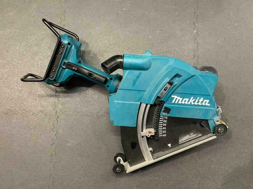 DGA900ZKU Makita - 230mm Haakseslijper 2X18V + stofkap, Enlèvement, Comme neuf, Meuleuse d'angle