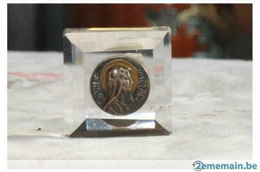 presse papier en cristal avec sainte vierge, Enlèvement ou Envoi