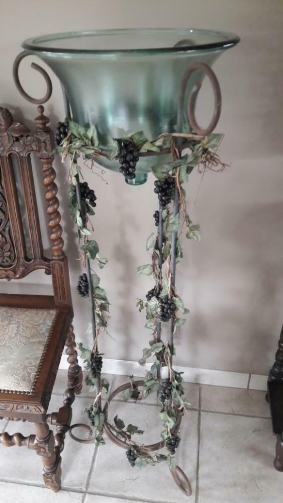 Smeedijzeren zware staander met zware glazen stolp, Ophalen, Glas