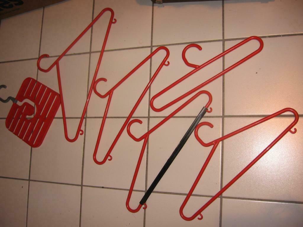 Cintres colorés pour les chambres d'enfants. Très haute rési