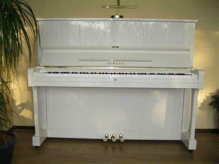 Piano Yamaha U1 Wit , in huurkoop 89 eu/maand, Musique & Instruments, Pianos, Enlèvement, Utilisé, Blanc, Piano