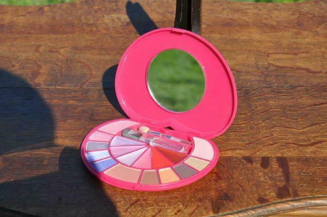 palette de maquillage forme coeur, Bijoux, Sacs & Beauté, Enlèvement ou Envoi, Neuf