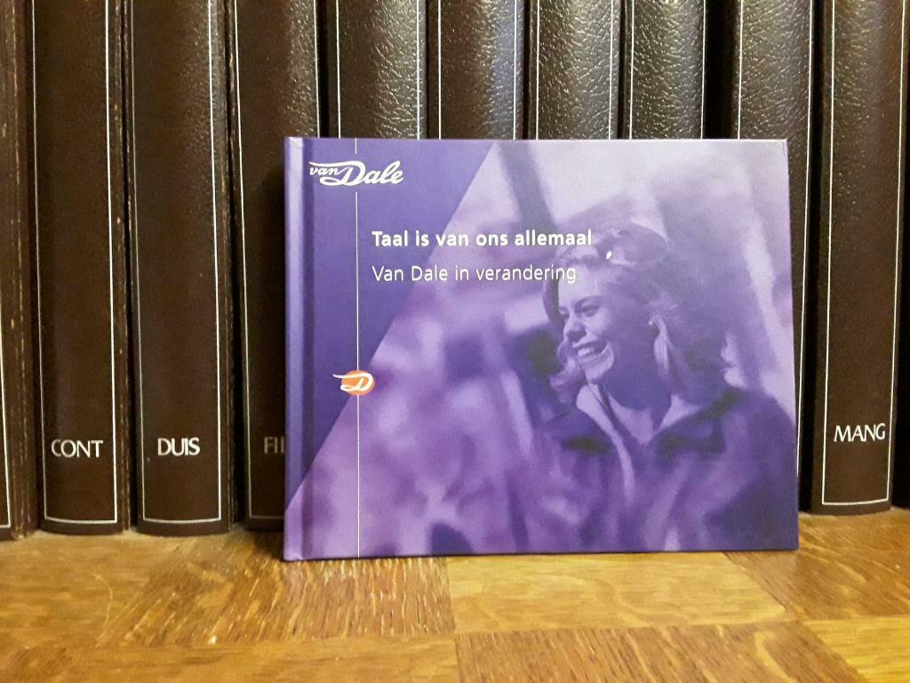 Van Dale: Taal is van ons allemaal, Van Dale in verandering,, Boeken, Woordenboeken, Nieuw, Ophalen of Verzenden, Van Dale, Nederlands