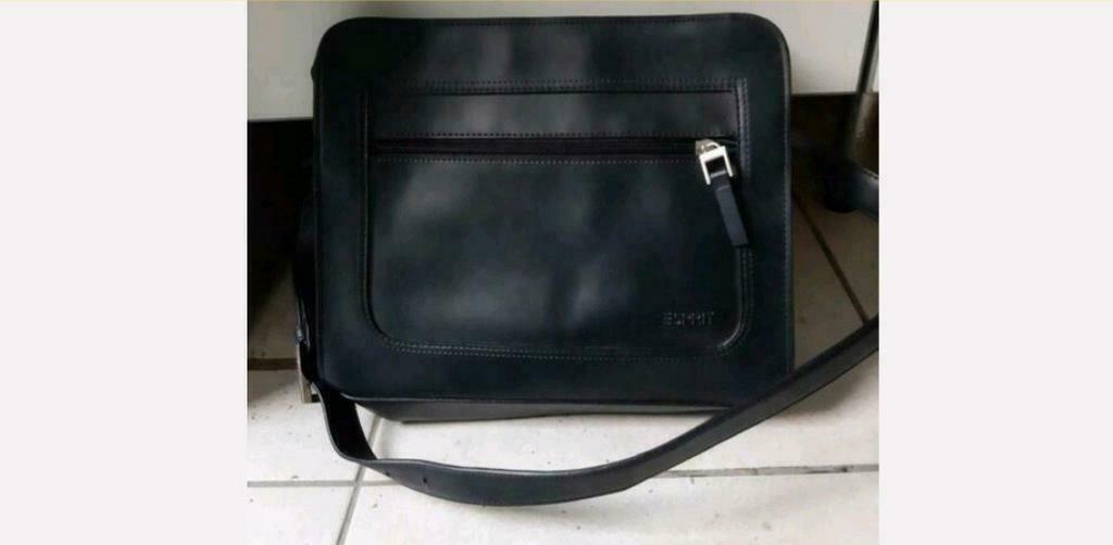 À vendre sac bleu marine pour fem marque Esprit tout nouveau, Handtassen en Accessoires, Tassen | Schoudertassen, Ophalen, Zo goed als nieuw