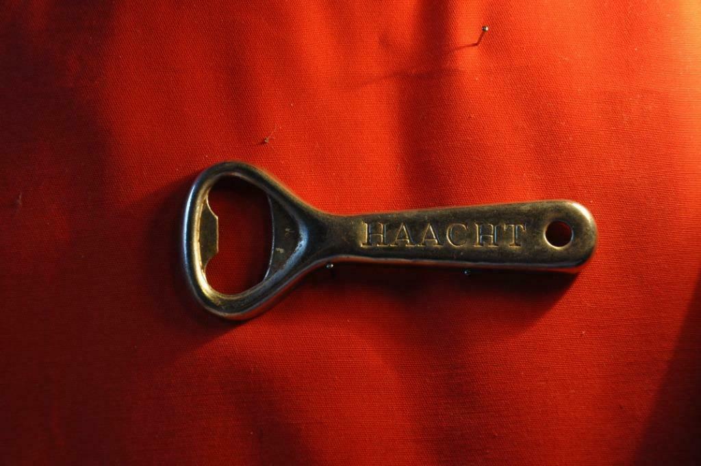 §  decapsuleur  en metal publicitaire haacht (28), Enlèvement ou Envoi, Utilisé, Ouvre-bouteille, Autres marques