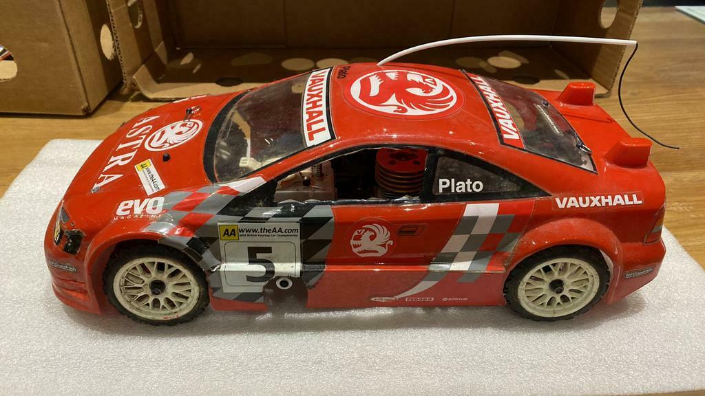 Kyosho/op zolder gevonden schaal 1:10 met zender en rode kap, Enlèvement, Utilisé, Échelle 1:10, Nitro