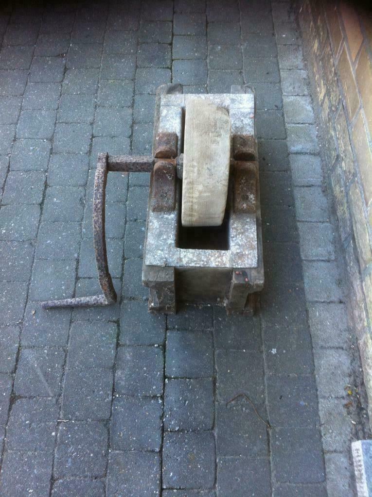 wetsteen in waterbak, Ophalen of Verzenden