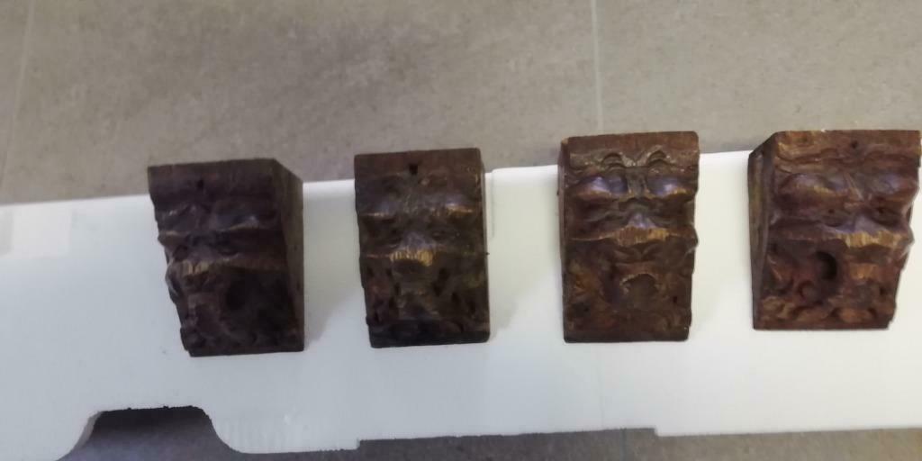 4 sculpture en  bois ancien Tête De Lion, Enlèvement