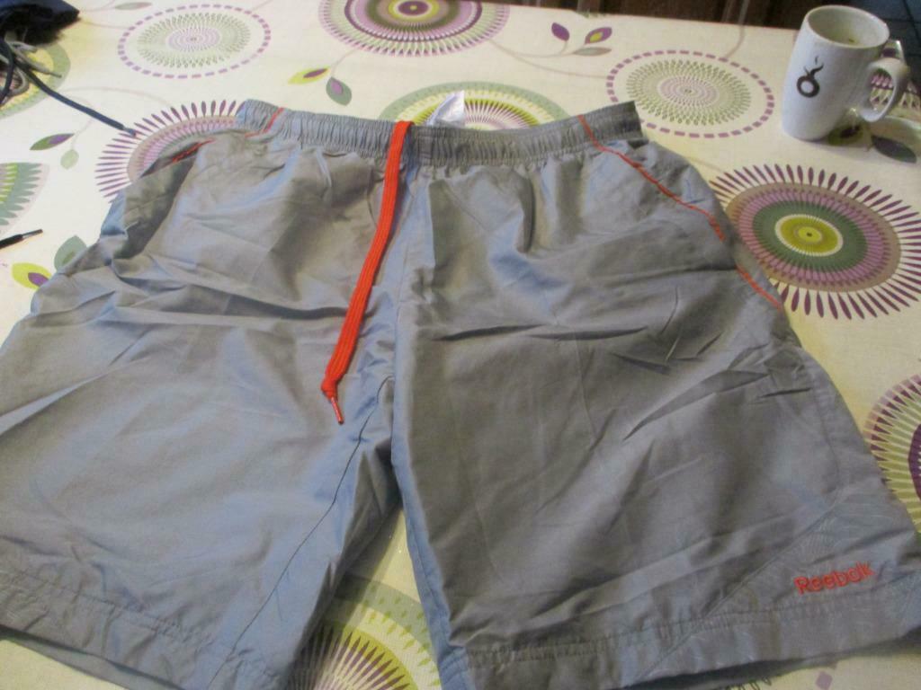 SHORT HOMME GRIS REEBOK TAILLE  M, Enlèvement ou Envoi, Neuf, Taille 48/50 (M), Gris