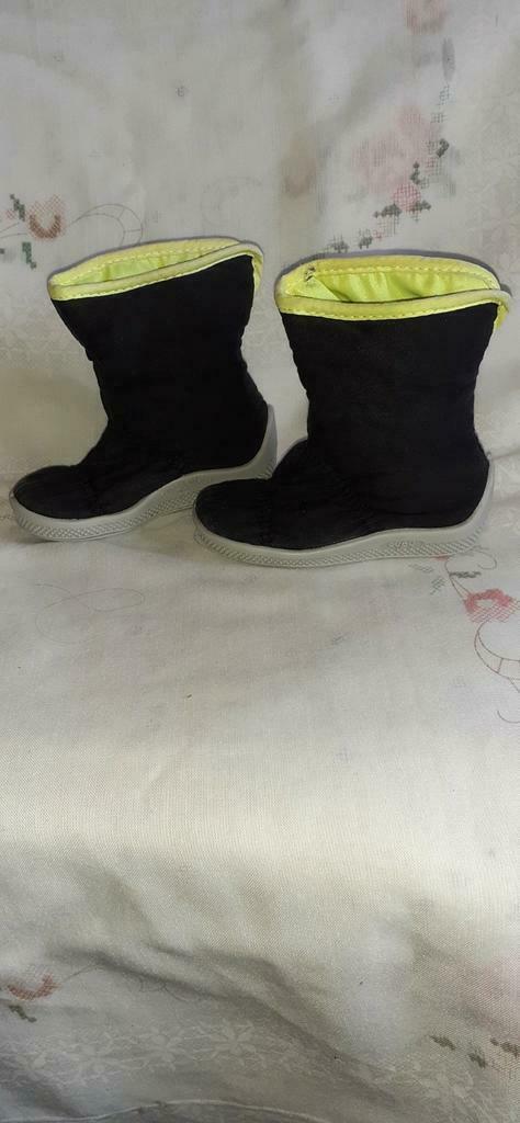 Paire de pantoufles botte caoutchouc et tissu pt 22, Enlèvement ou Envoi, Comme neuf, Pantoufles