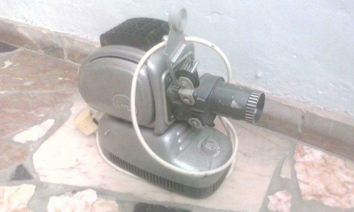 Lot Retro: projecteurs, lecteur de bande et tourne disque, Services & Professionnels