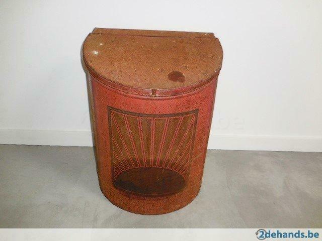 zeer groot oud koffieblik