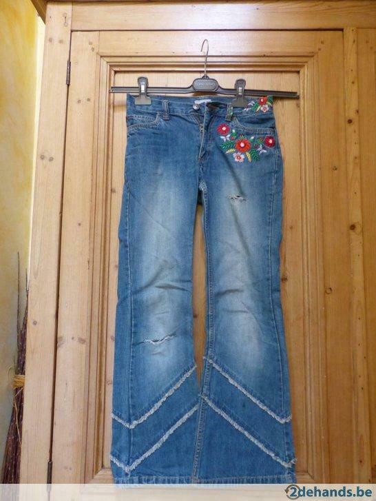 MODE Ripped jeans met geborduurde bloemen op 146, Ophalen of Verzenden, Gebruikt, Meisje, Broek