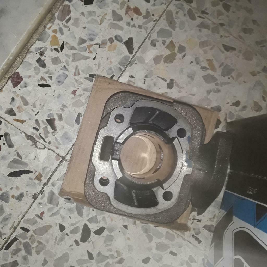 CILINDER alleen zonder zuiger Sym Jet Euro x, Fietsen en Brommers, Brommeronderdelen | Scooters, Zo goed als nieuw, SYM, Cilinder