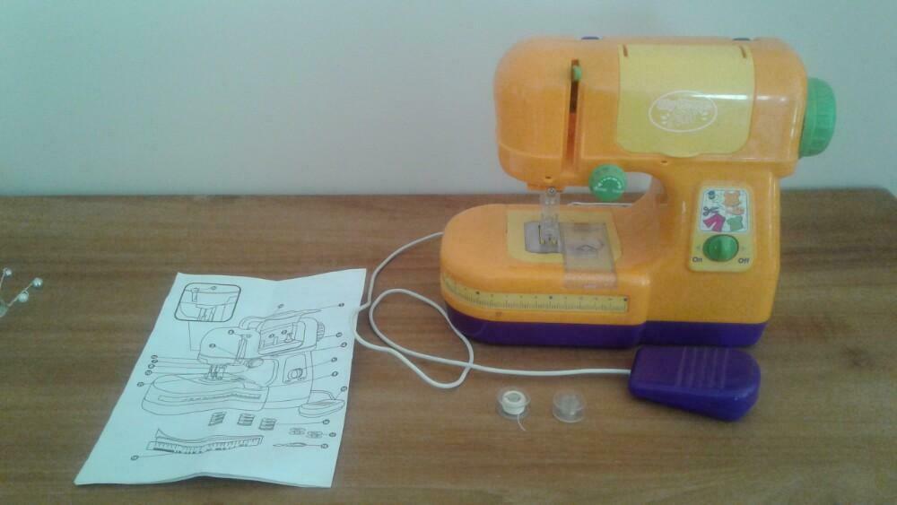 kinder naaimachine werkt op batterijen, Ophalen of Verzenden, Zo goed als nieuw