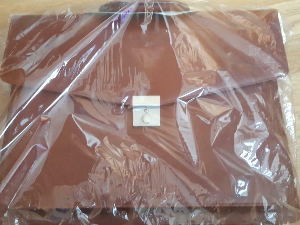 attachékoffer leer -NIEUW-+slot&sleutel-versch.vakken+ritsen, Bijoux, Sacs & Beauté, Enlèvement, Neuf