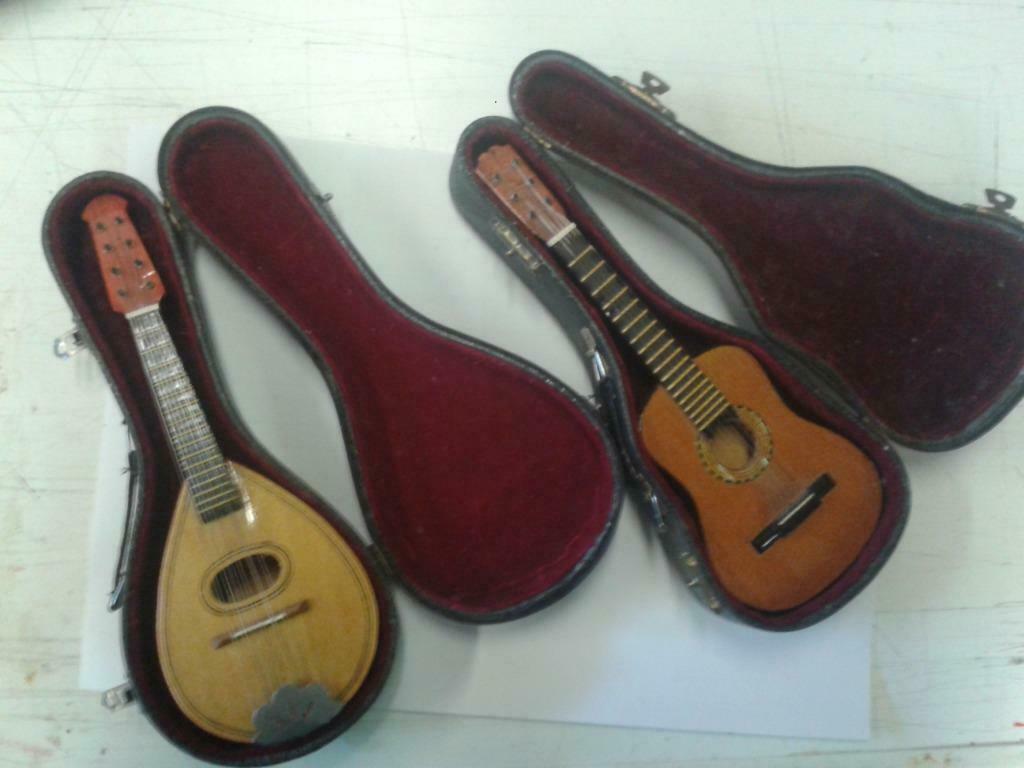 une guitare et une mandoline  miniatures  +- 20cm, Antiquités & Art, Enlèvement ou Envoi