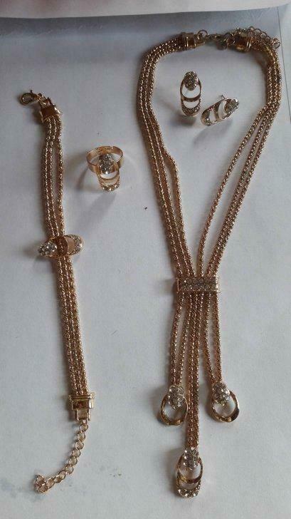 Bijoux - parure (collier, boucles d'oreille...), Enlèvement ou Envoi, Neuf