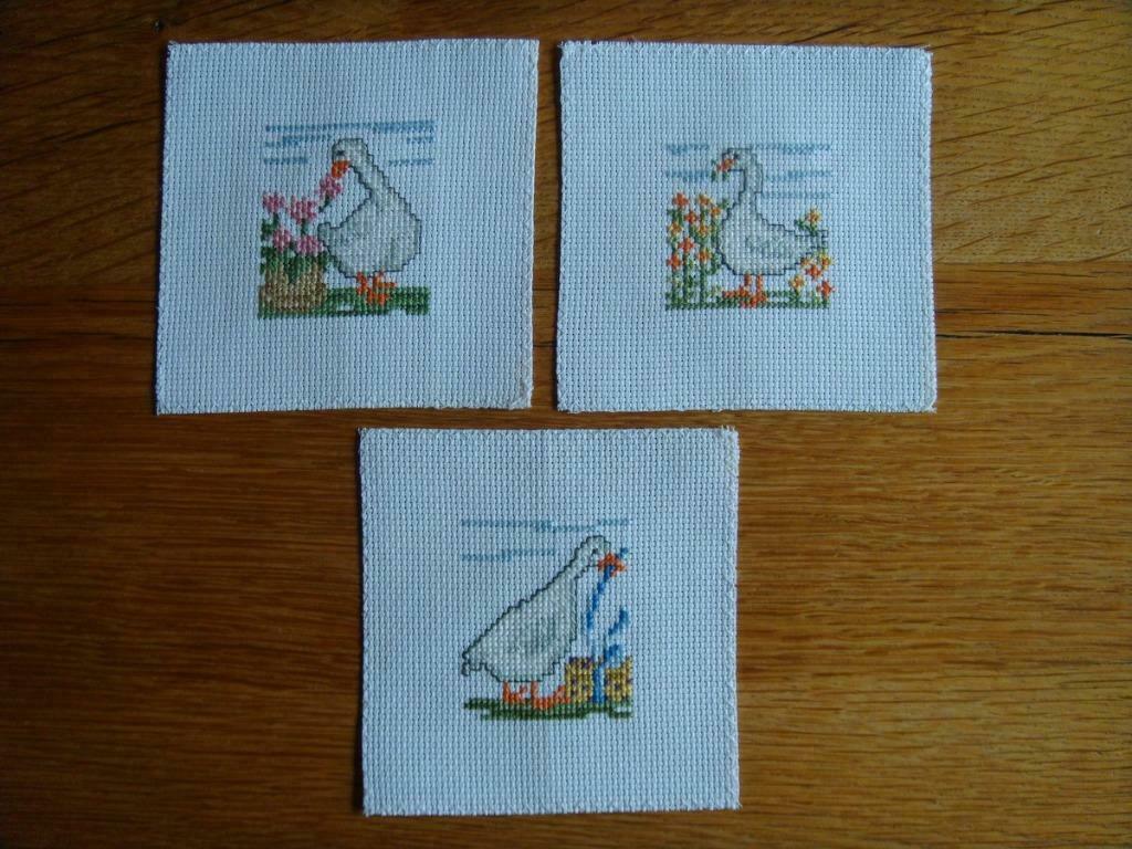 3 Toiles au point de croix, Enlèvement ou Envoi, Neuf, Broderies à la main, Set à broder