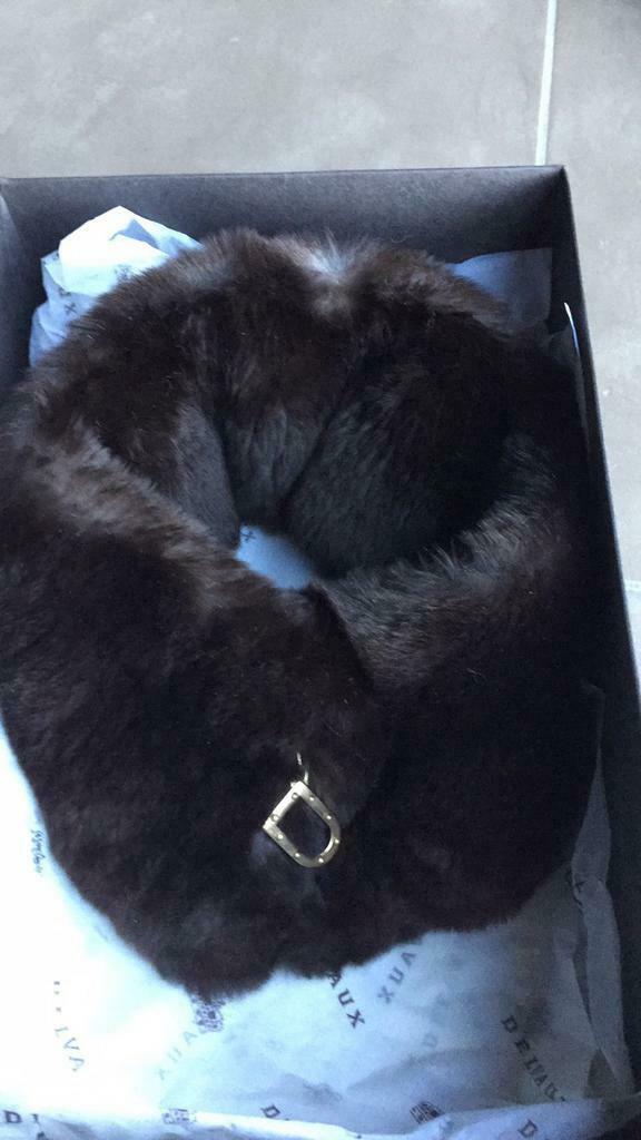 Delvaux kraagje in konijn , kleur donker bruin ., Ophalen of Verzenden, Nieuw, Delvaux, Sjaal