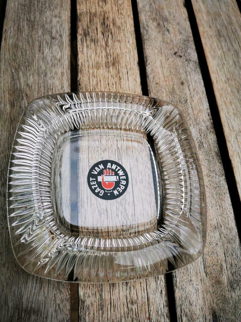 Oude asbak gazet van Antwerpen in glas in nieuwstaat, Collections, Enlèvement ou Envoi, Comme neuf, Cendrier