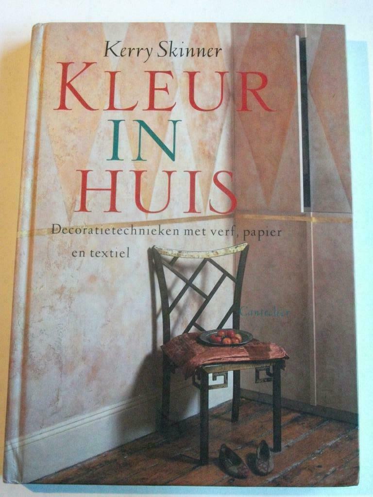 Kleur in Huis - Decoratietechnieken met verf, papier textiem, Livres, Loisirs & Temps libre, Comme neuf, Enlèvement ou Envoi