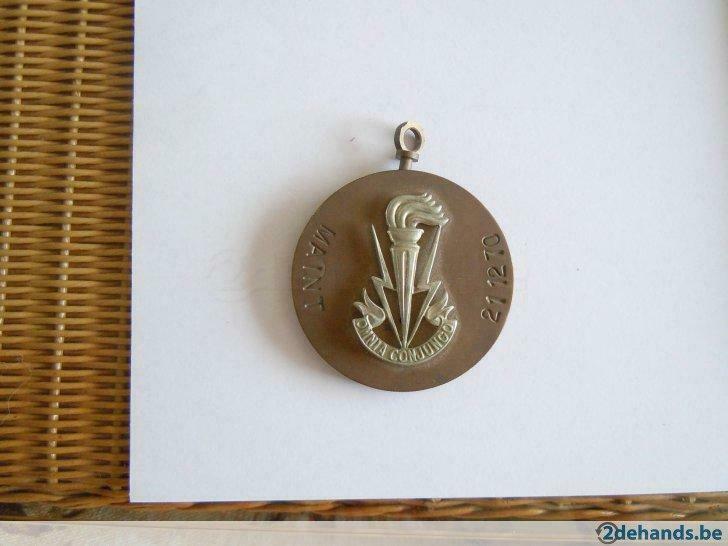 medaille omnia conjungo, Enlèvement ou Envoi