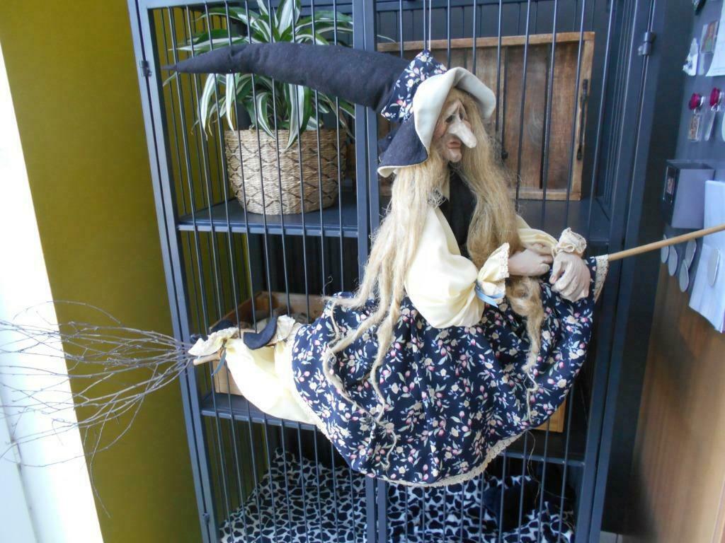 HALLOWEEN...grande sorcière..très belle déco ...80cm/120cm, Enlèvement ou Envoi, Utilisé, Autres types