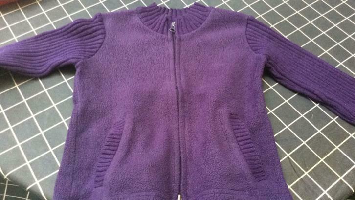Gilet en molleton violet foncé. 128. Maintenant pour 4€., Persival, Enlèvement ou Envoi, Pull ou Veste, Utilisé